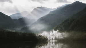 HP Camper am See mit Bergen